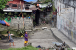 Quezon-city - Dans un ghetto, le panneau de basket est toujours là