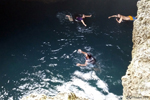 Anda - A chasm about 6m high from which young people have fun jumping. This water is fresh and a tunnel leads to the sea