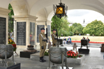 The Tomb of the Unknown Soldier commemorates the sacrifice of Polish soldiers in the First World War for Polish independence. It was erected under a portico, the only remnant of the former Saxon Palace