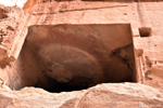 Le plafond d'une excavation creusé dans le grès