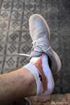 Une partie du sable dans les chaussures, Les chaussettes aussi...