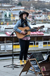 Porto, A singer against the backdrop of Porto's societies