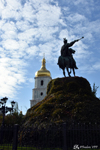 Monument Bohdan-Khmelnytsky avec le clocher de Sainte-Sophie