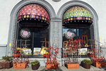 Shop front with a motif already seen in the metro